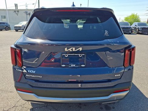 Used 2025 Kia Sorento S AWD/4WD image 5