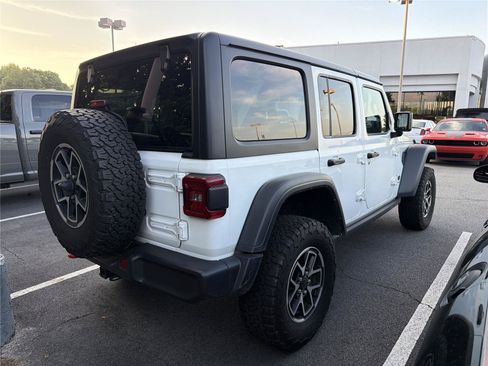 Used 2025 Jeep Wrangler Unlimited Rubicon AWD/4WD image 4