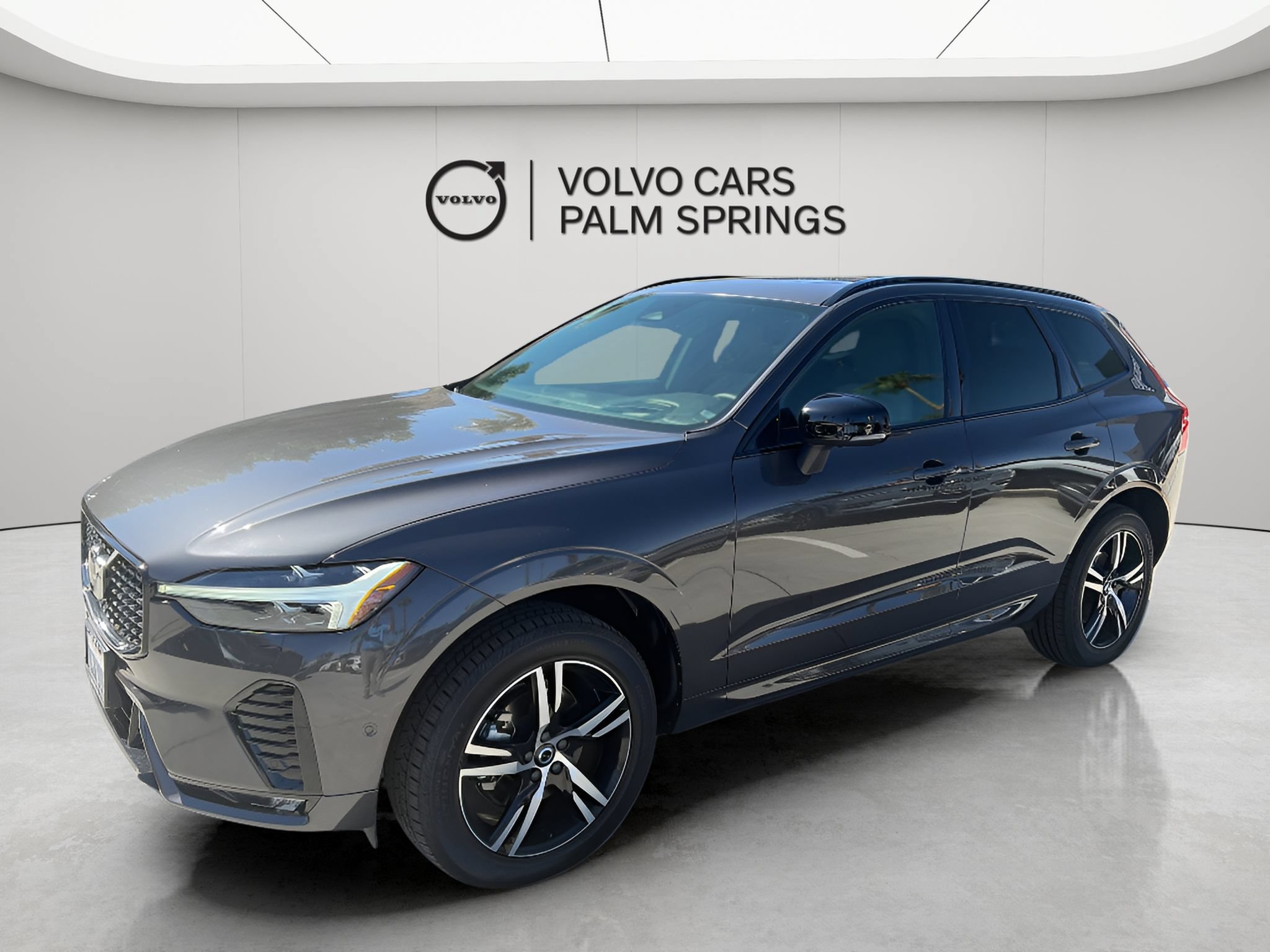 Used 2022 Volvo XC60 B5 R-Design w/ Advanced Package AWD/4WD image 3