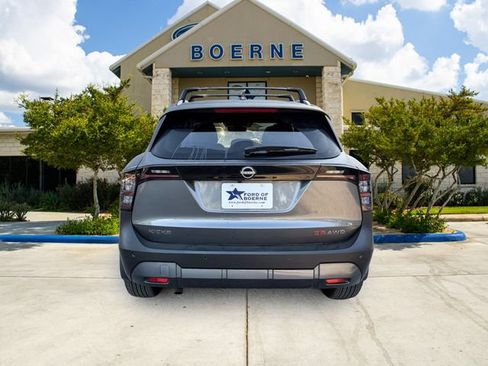 Used 2025 Nissan Kicks SR w/ SR Premium Package AWD/4WD image 4