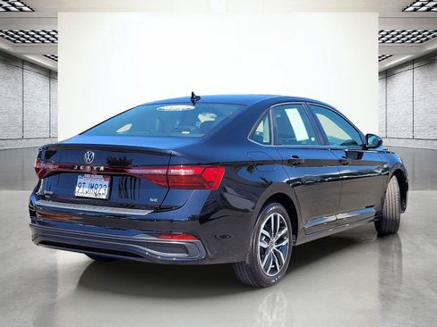 Used 2025 Volkswagen Jetta SE w/ Sunroof Package FWD image 7