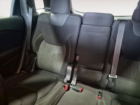 Used 2016 Jeep Cherokee Latitude w/ Comfort & Sound Group image 16