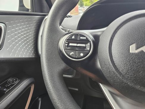 Used 2023 Kia Soul LX w/ LX Technology Package FWD image 32