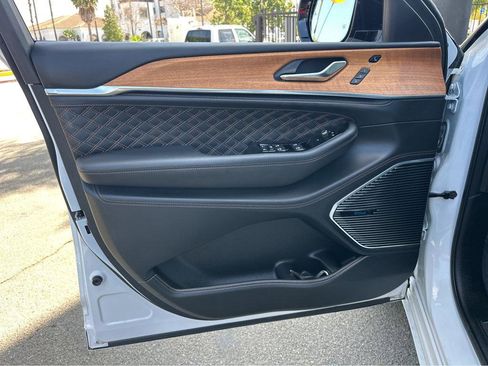 Used 2022 Jeep Grand Cherokee Summit image 15