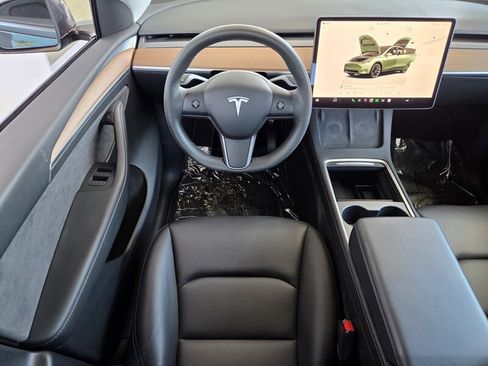 Used 2023 Tesla Model Y 2WD image 16