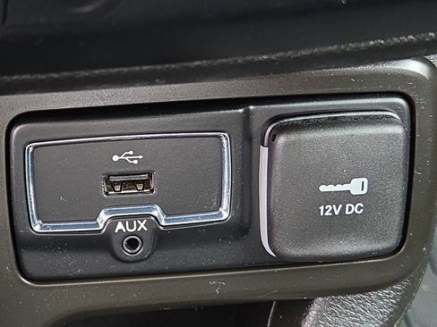 Certified 2020 Jeep Renegade Latitude w/ Cold Weather Group AWD/4WD image 29