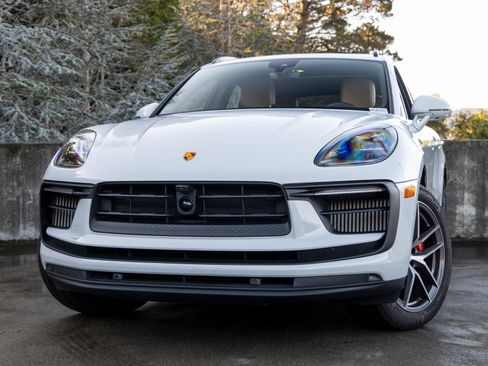 Certified 2023 Porsche Macan S image 7