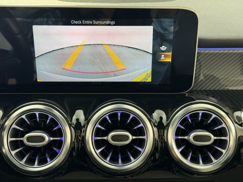 Used 2021 Mercedes-Benz GLB 35 AMG 4MATIC image 30