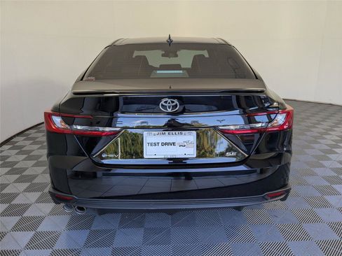 Used 2025 Toyota Camry SE image 23