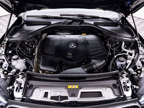 Used 2024 Mercedes-Benz GLC 300 4MATIC image 32