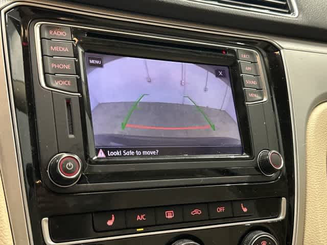 Used 2019 Volkswagen Passat 2.0T Wolfsburg w/ Wheels & Sunroof Package FWD image 23