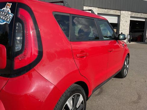 Used 2015 Kia Soul ! FWD image 8