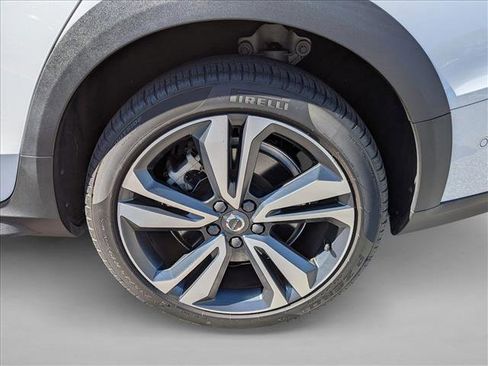 Used 2023 Volvo V60 B5 Cross Country Plus image 3