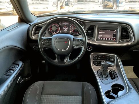 Used 2019 Dodge Challenger SXT RWD image 5