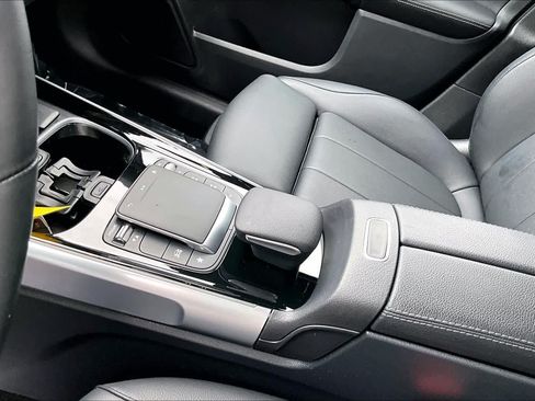 Certified 2022 Mercedes-Benz GLB 250 4MATIC image 16