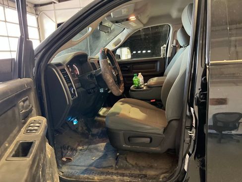 Used 2017 RAM 2500 Tradesman w/ Chrome Appearance Group AWD/4WD image 5