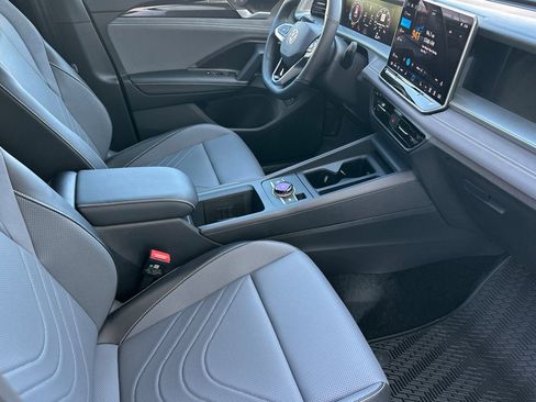 New 2026 Volkswagen Tiguan SE R-Line FWD image 14