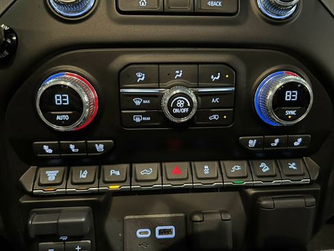 Used 2023 GMC Sierra 2500 Denali w/ Denali Black Diamond Edition image 21