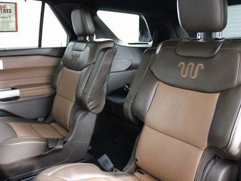 Used 2023 Ford Explorer King Ranch w/ Technology Package image 19