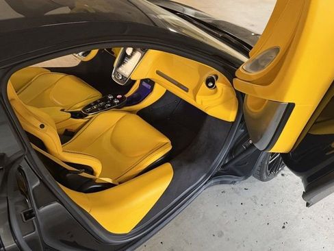 Used 2022 McLaren GT image 11