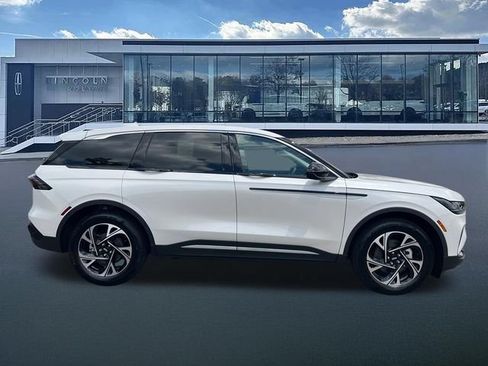 New 2026 Lincoln Nautilus Premier AWD/4WD image 9