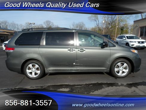 Used 2014 Toyota Sienna LE FWD image 4