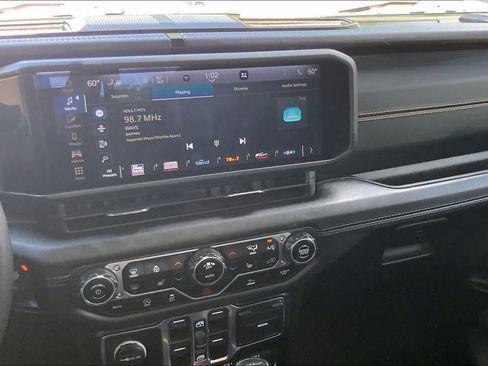 Used 2024 Jeep Gladiator Sport AWD/4WD image 7