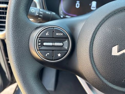Used 2025 Kia Soul LX FWD image 38