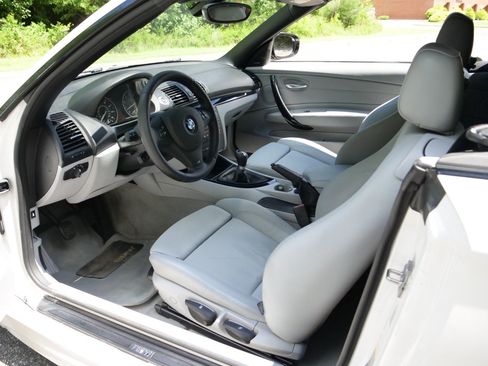Used 2011 BMW 135i Convertible RWD image 23