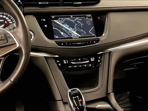 Used 2019 Cadillac XT5 Platinum AWD/4WD image 7