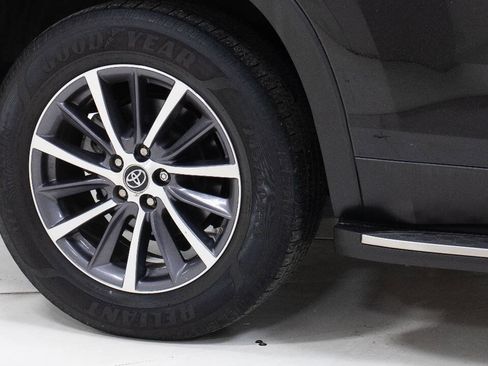 Used 2019 Toyota Highlander XLE AWD/4WD image 71