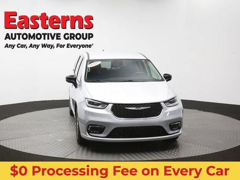 Used 2024 Chrysler Pacifica Touring-L FWD image 52