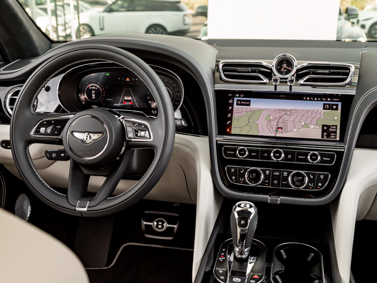 Used 2026 Bentley Bentayga AWD/4WD image 25
