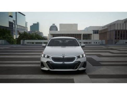 New 2026 BMW 550e xDrive w/ Premium Package image 3