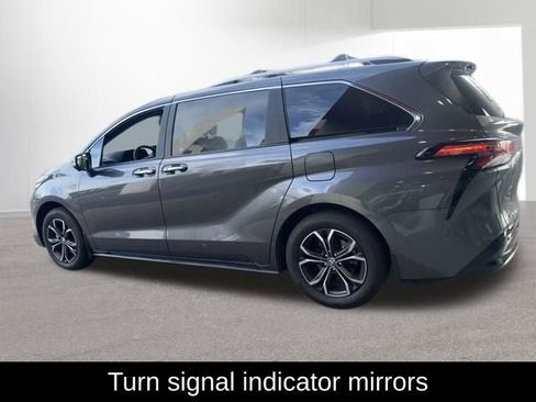 Used 2025 Toyota Sienna Platinum AWD/4WD image 15
