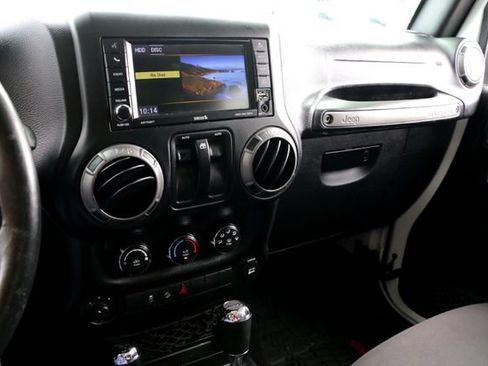 Used 2018 Jeep Wrangler Sport AWD/4WD image 15