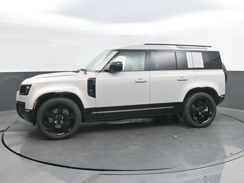 New 2026 Land Rover Defender 110 X-Dynamic SE AWD/4WD image 2