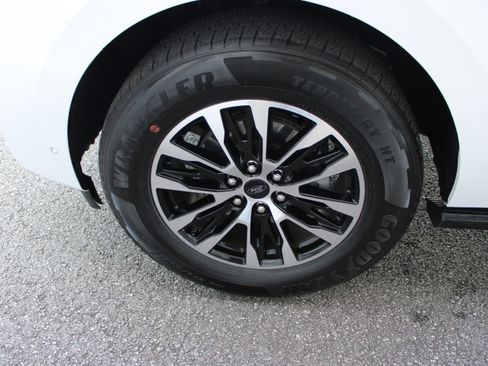 Used 2025 Ford Expedition Max Platinum image 12