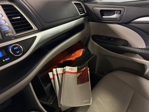 Used 2015 Toyota Highlander XLE AWD/4WD image 33