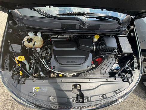 Used 2019 Chrysler Pacifica Touring-L w/ Advanced Safetytec Group FWD image 18