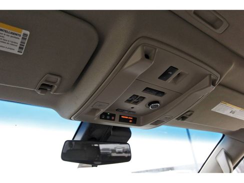 Used 2017 Cadillac Escalade ESV Luxury image 11