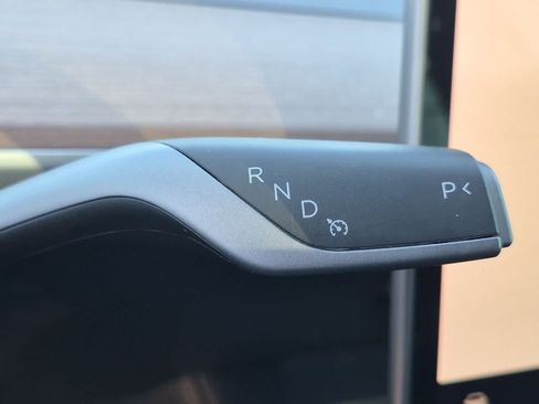 Used 2023 Tesla Model Y Long Range AWD/4WD image 31