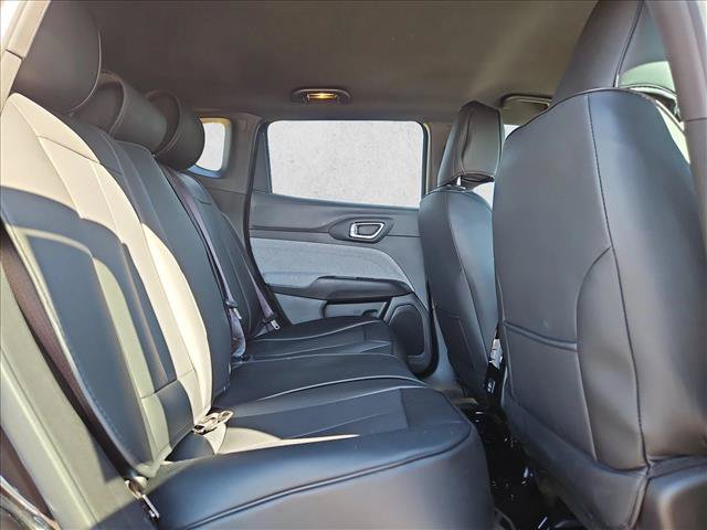Used 2025 Jeep Compass Sport AWD/4WD image 19