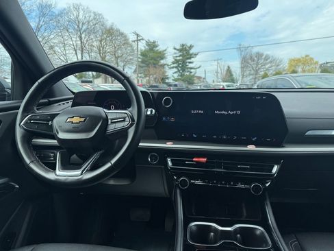 Used 2025 Chevrolet Traverse LT image 17