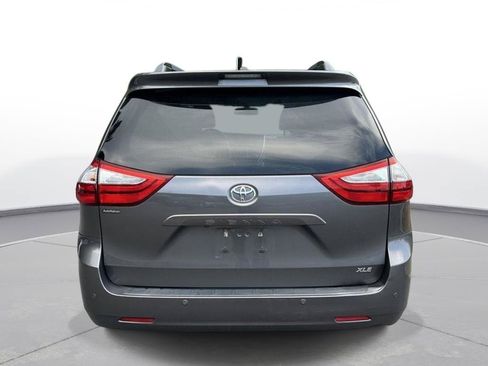 Used 2017 Toyota Sienna XLE Premium FWD image 7