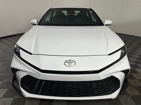 Used 2025 Toyota Camry SE image 8