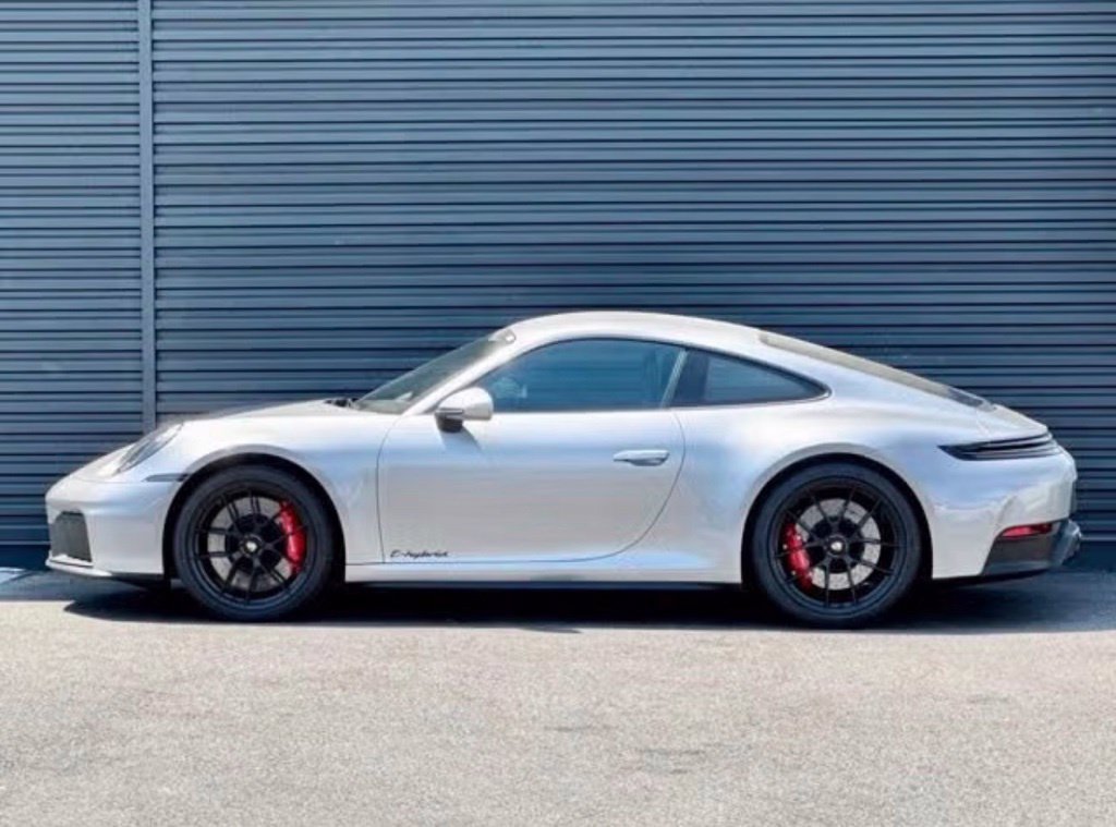 Used 2025 Porsche 911 Carrera 4 GTS AWD/4WD image 3