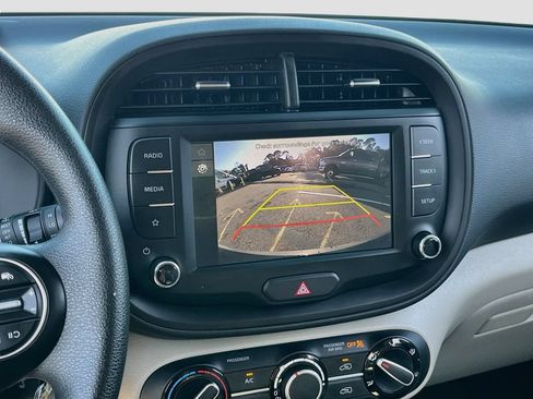 Used 2025 Kia Soul LX w/ LX Technology Package FWD image 13