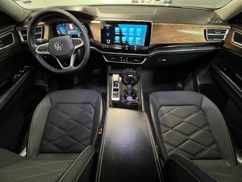 Used 2024 Volkswagen Atlas SE image 17