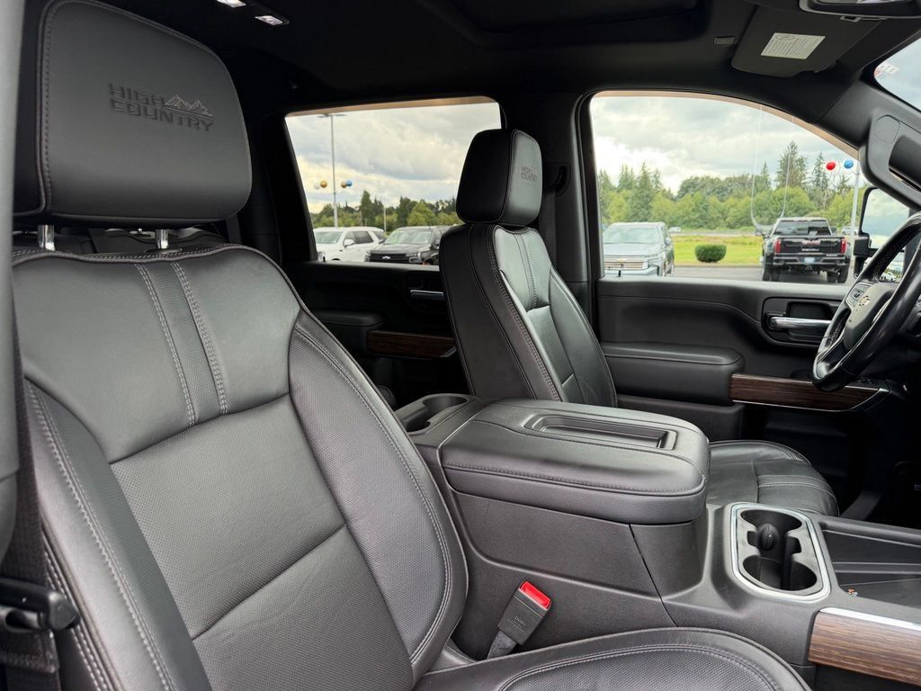 Used 2022 Chevrolet Silverado 2500 High Country w/ Technology Package AWD/4WD image 30